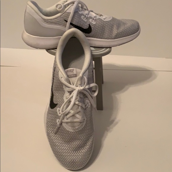 Nike shoes - Picture 2 of 7